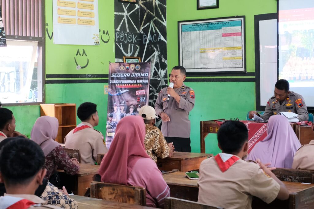 Polsek Kalikotes Sosialisasikan Keamanan Berkendara di Bulan Ramadhan kepada Siswa dan Orang Tua/Wali