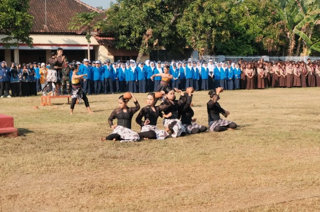 Instagram post from smpn1kalikotes. This post is in position 12.