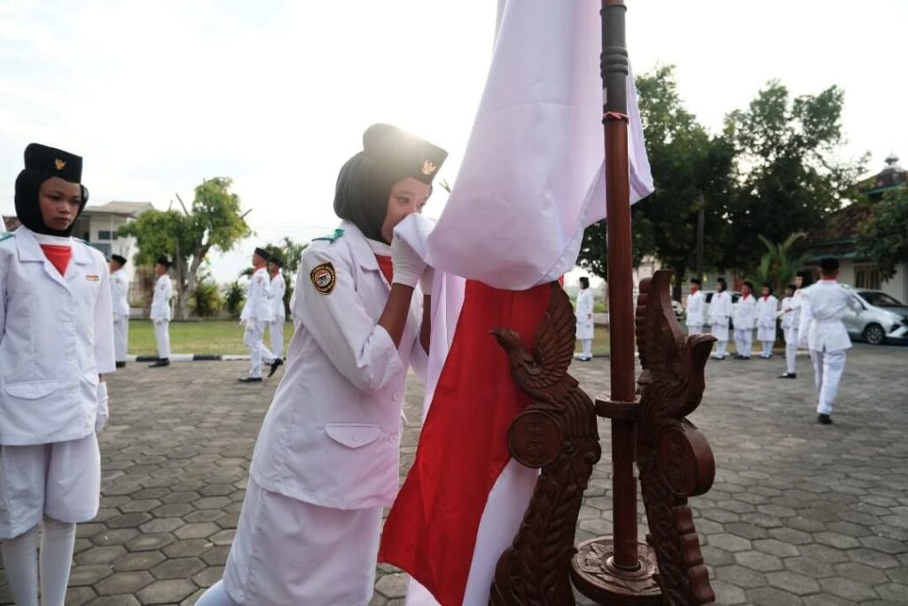 Instagram post from smpn1kalikotes. This post is in position 0.